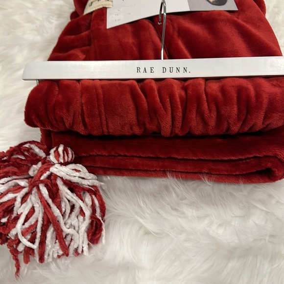 RAE DUNN Soft Plush Throw - Picture 5 of 9